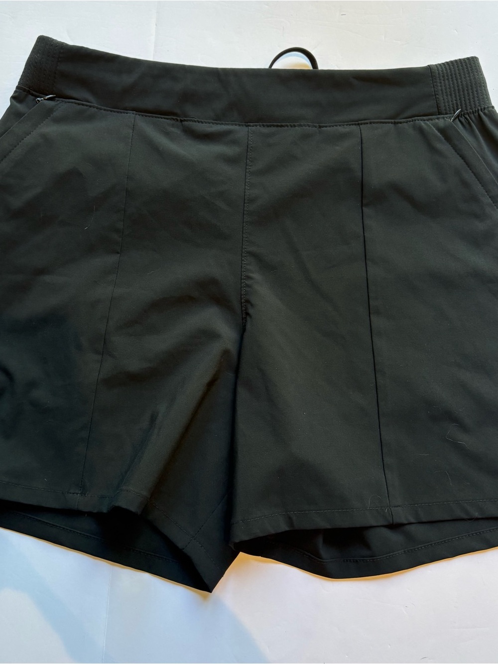 Columbia Black Women’s Athletic Shorts Elastic Waist w/tie size Medium Look New